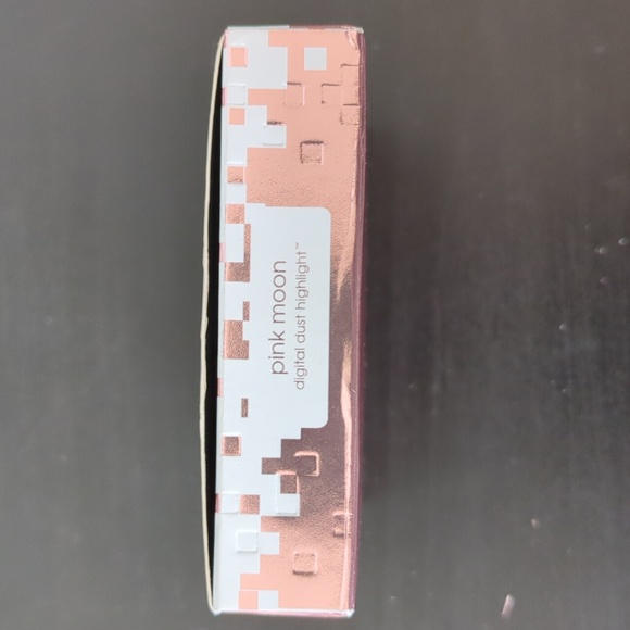 Melt Cosmetics highlighter - Picture 4 of 5